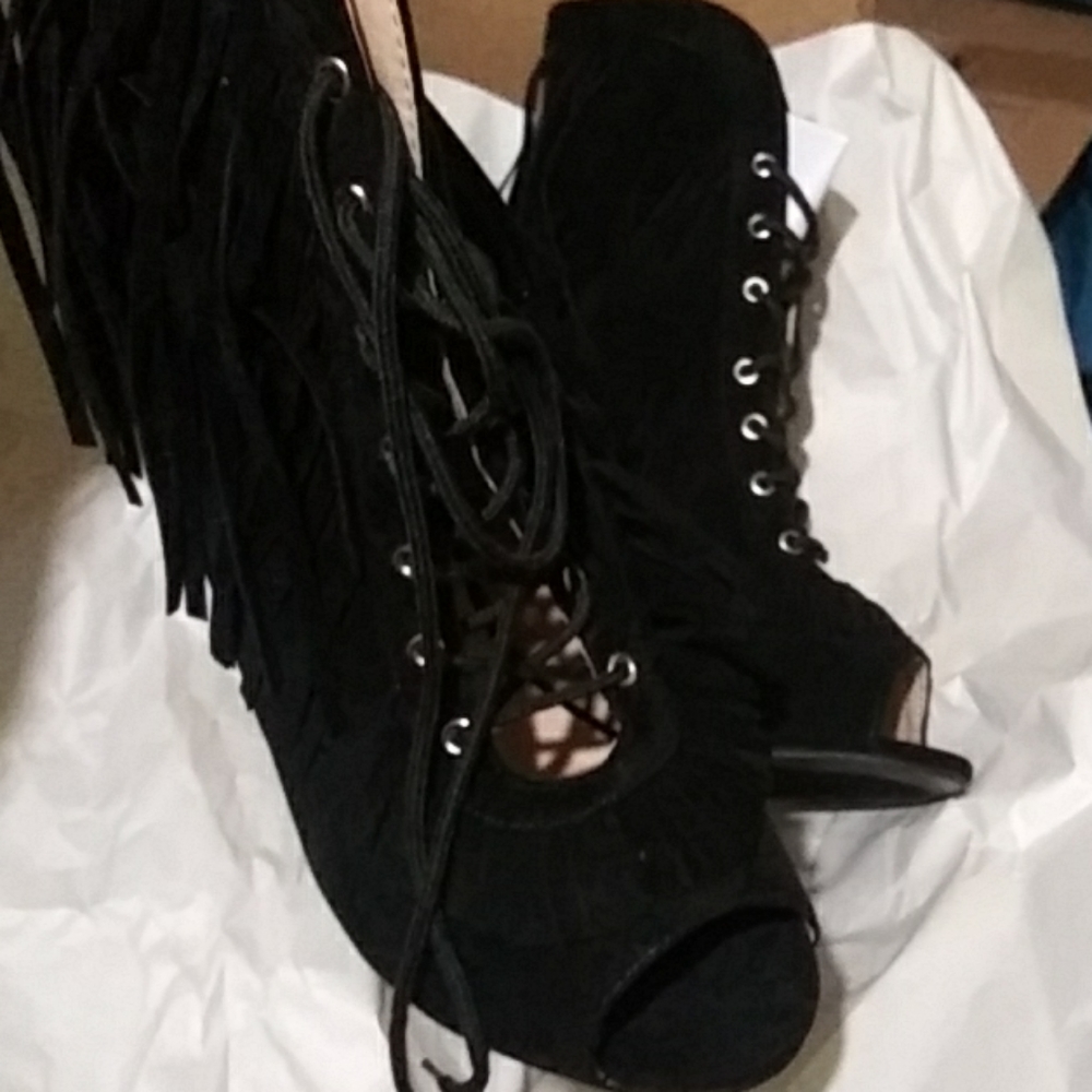 Shoes - Picture 2 of 4